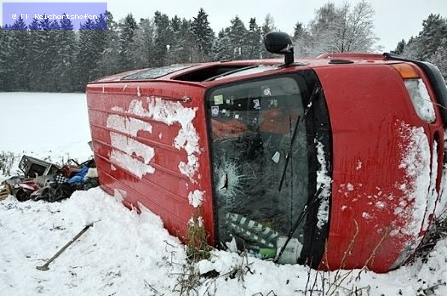 Unfall mit Straßenfahrzeugen, Verkehrshindernis Unfall mit Straßenfahrzeugen, Verkehrshindernis